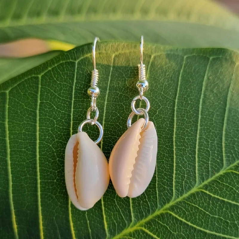 Women’s diamond hoop earrings-Coastal Cowrie Shell Earrings