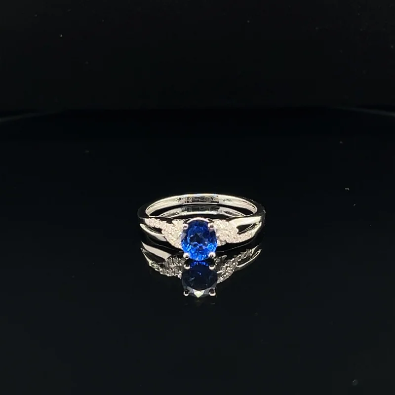 Women’s luxury engagement ring-Sapphire & Diamond Solitaire Engagement Ring in 18k White Gold - (#34-HRSAP000428)