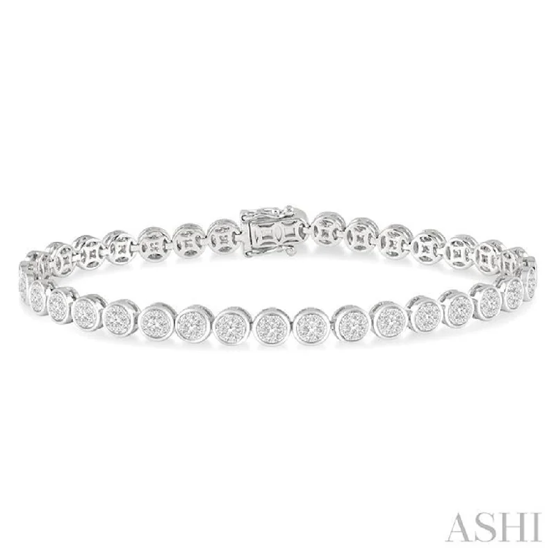 Women’s heart-shaped bracelet-14K White Gold 3.00ctw Round Diamond Tennis Bracelet